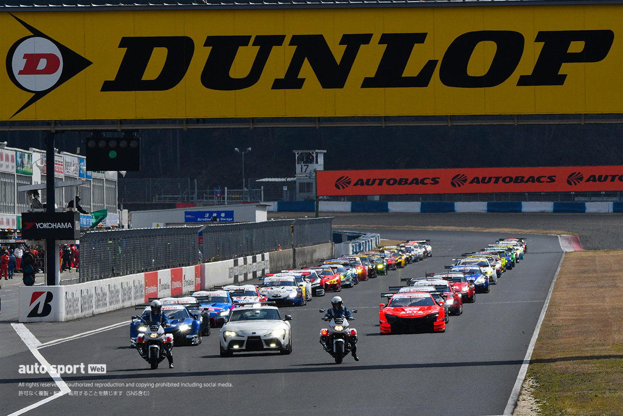 スーパーGT岡山公式テストのセッション4直前に行われたスタート練習の様子