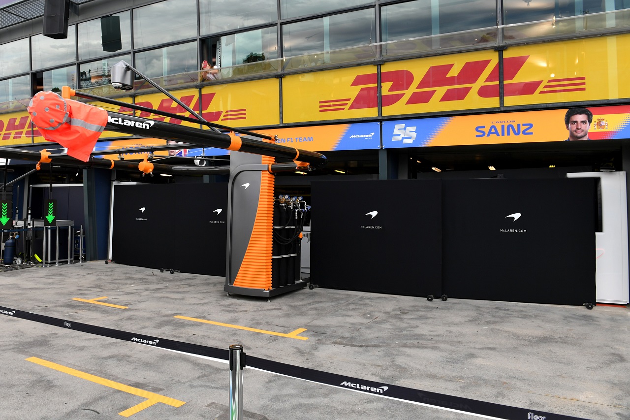 2020年F1第1戦オーストラリアGP金曜　グランプリ欠場を決めた後のマクラーレンのガレージ