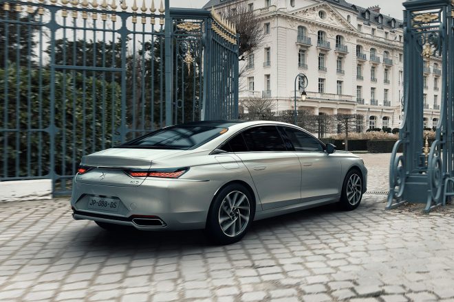 DSオートモビル『DS9』：右リヤビュー