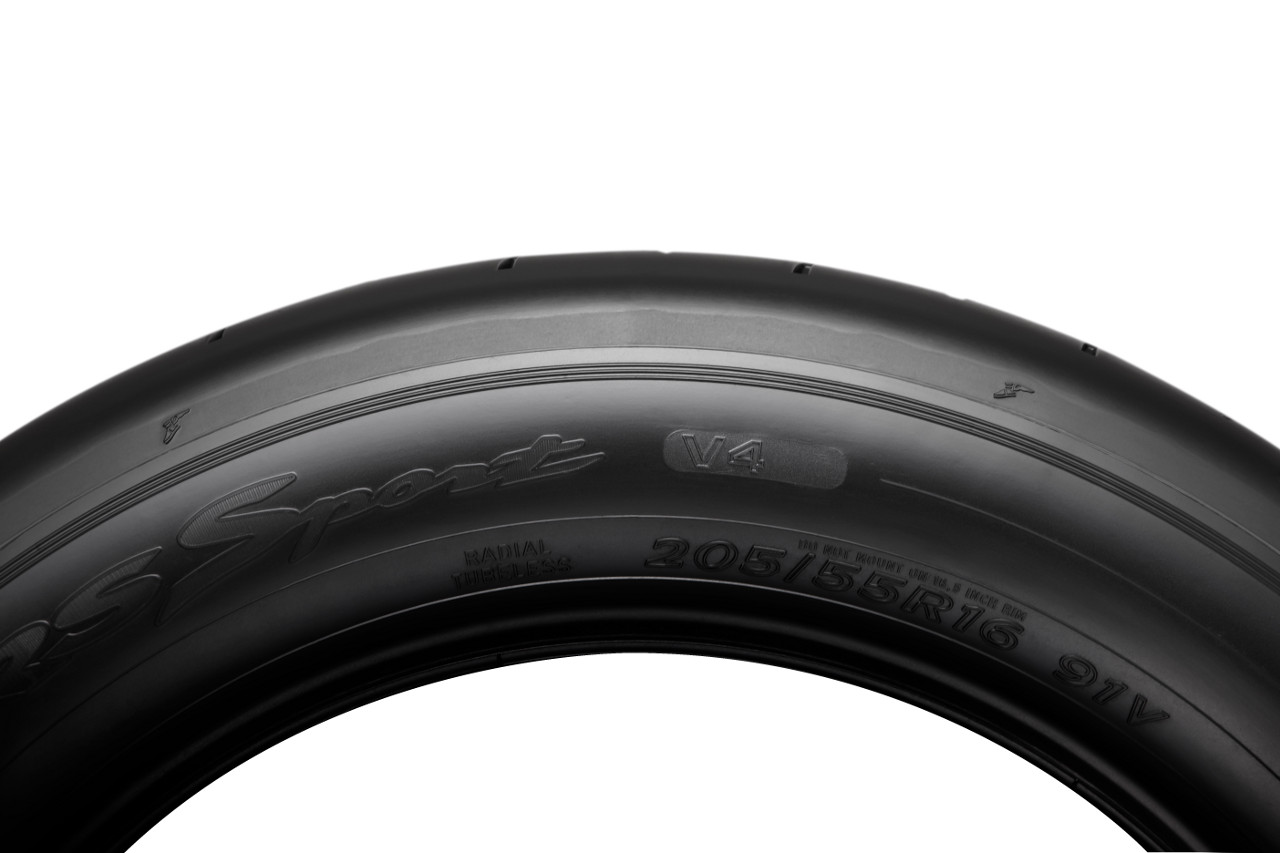 グッドイヤー・イーグルRSスポーツV4のサイズは205／55R16 91Vの1種類のみ。