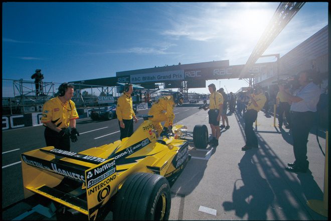 シルバーストンでのデイモン・ヒル（ジョーダン・グランプリ）