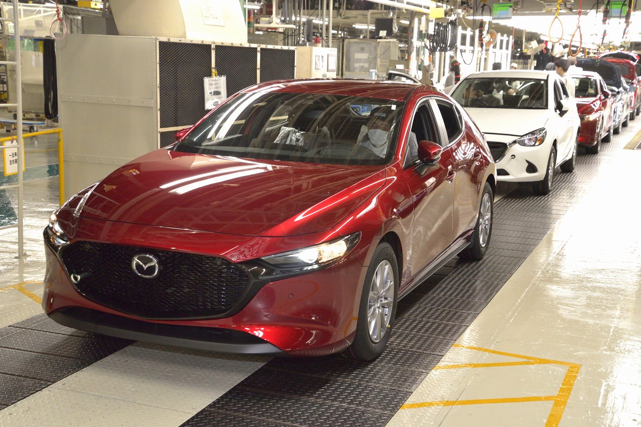 防府第1工場で生産されるマツダ3