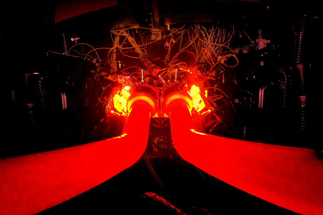 台上試験中のアストンマーティンTM01