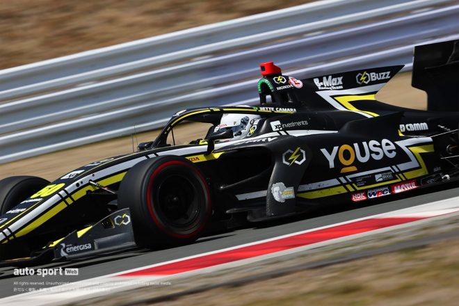 セルジオ・セッテ・カマラ（Buzz Racing Team with B-Max）は、ヘルメットが風の影響を受けたようで、急遽アライ製のヘルメットを装着した。