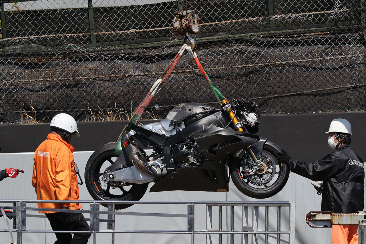 鈴鹿2輪4メーカー合同テスト：高橋巧（TEAM HRC）が大クラッシュ