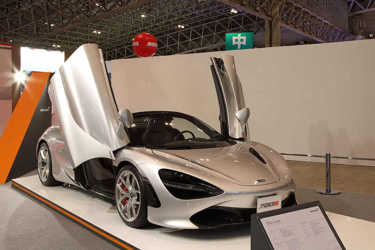 アグレッシブなドアの開閉式が特徴的な720S