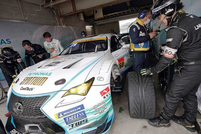 ミシュランがGT300では6年ぶりにタイヤを供給。岡山テストでは9号車（PACIFIC NAC D'station Vantage GT3）と60号車（SYNTIUM LMcorsa RC F GT3）、そろってウエットでは上位に着けたが、ドライでは下位に。課題は残るが、スーパーGTでの実績は充分。新たなタイヤ戦争が始まる