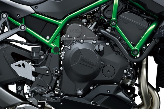 カワサキZ H2に搭載される998cc水冷並列4気筒バランス型スーパーチャージドエンジン