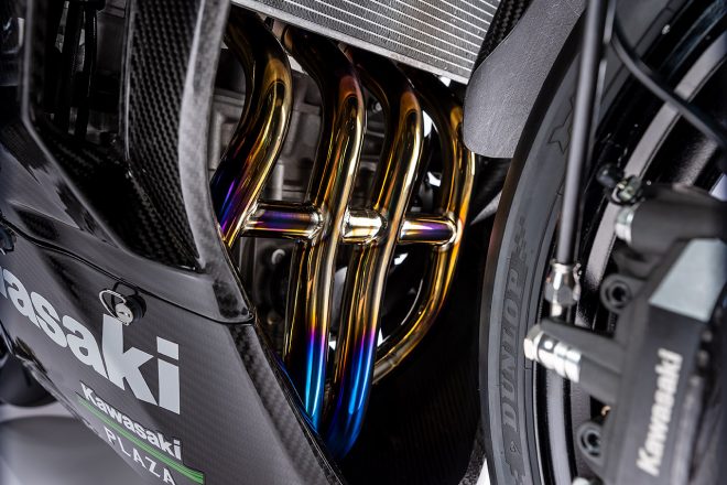 カワサキ・ニンジャZX-25R レースイメージ車両：BEET製マフラー