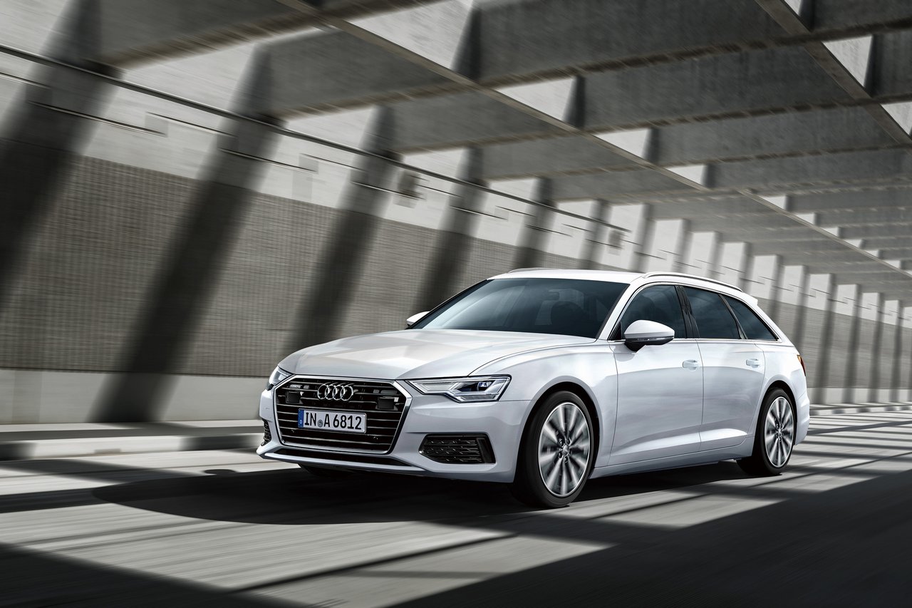 アウディA6アバント（エクステリア：フロント＆サイド）