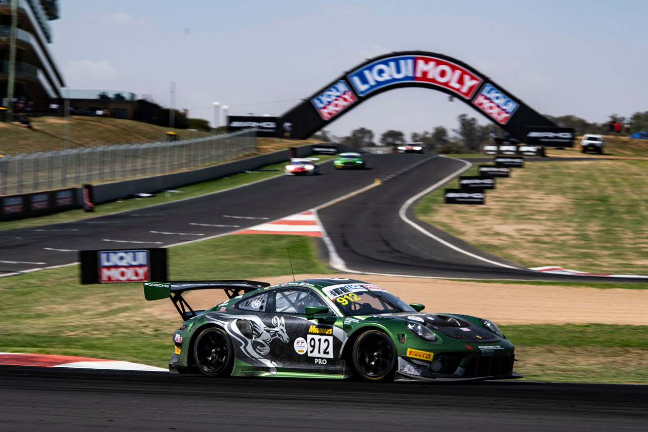 IGTC第1戦バサースト12時間レースに参戦したアブソリュート・レーシングの912号車ポルシェ911 GT3 R
