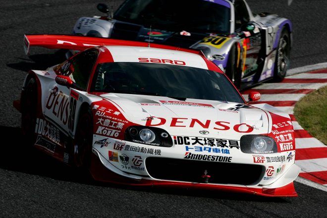2004年のジェレミー・デュフォア／アンドレ・クート組DENSO SARD SUPRA GT