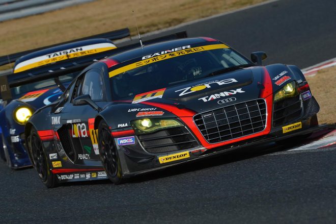 2012年の開幕戦を制したGAINER DIXCEL R8 LMS
