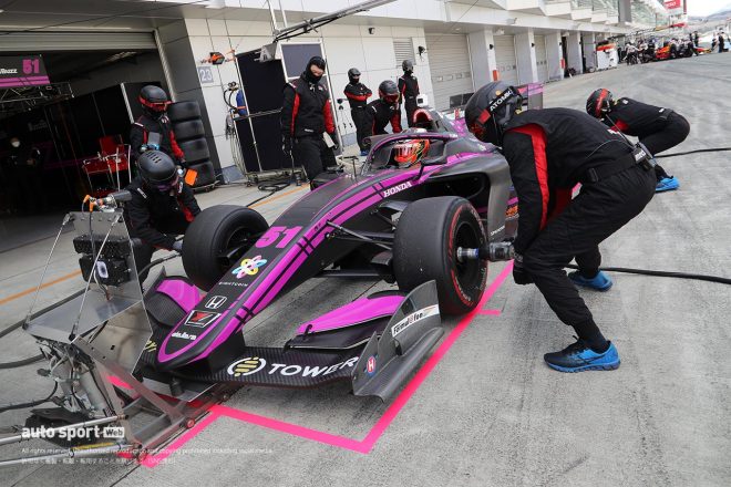 ピットインするシャルル・ミレッシ（GOLDEX Racing Team with B-Max）。ピット作業の光景も変わりそうだ。