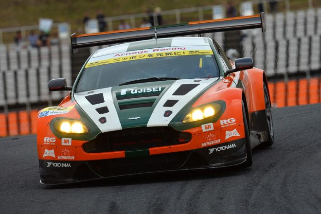 2013年第7戦オートポリスで2位表彰台を獲得したExe Aston Martin