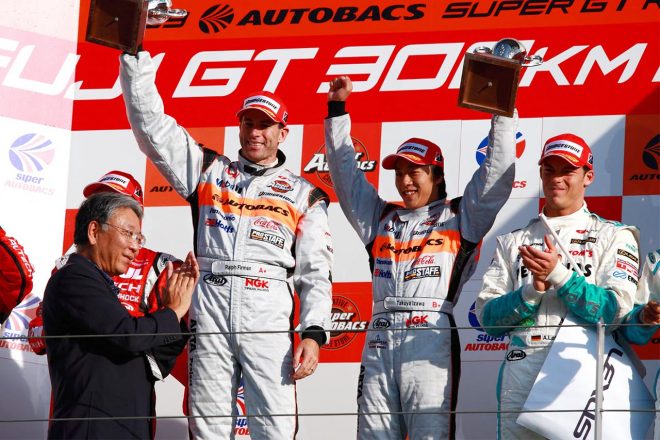 2009年第7戦富士で優勝を飾ったARTA NSXのラルフ・ファーマンと伊沢拓也