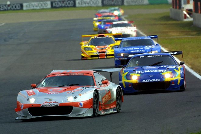 2001年JGTCチャンピオンカーのauセルモ・スープラ