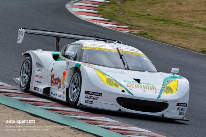 2015年にスーパーGTに登場したシンティアム・アップル・ロータス