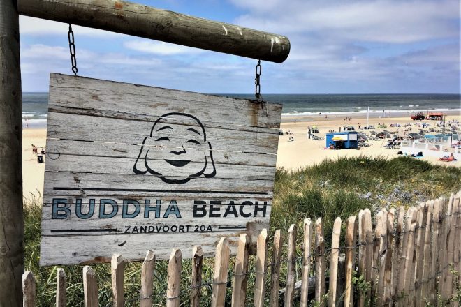 サーキット西側には美しいビーチが続いている