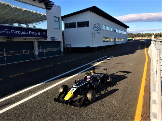 温暖な気候ゆえシーズンオフのテストで重宝される