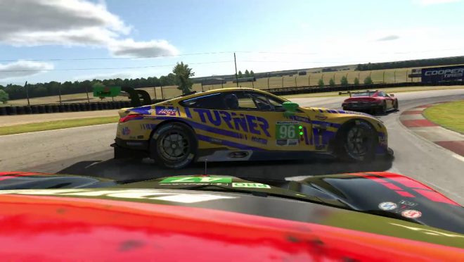 後続車に追突されハーフスピンを喫したロビー・フォリー（BMW M8 GTE）