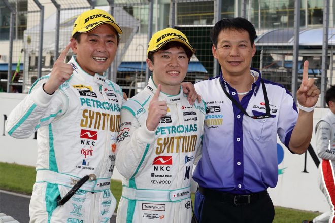 2019年第6戦オートポリスで優勝を飾ったSYNTIUM LMcorsa RC F GT3の吉本大樹と宮田莉朋、飯田章監督