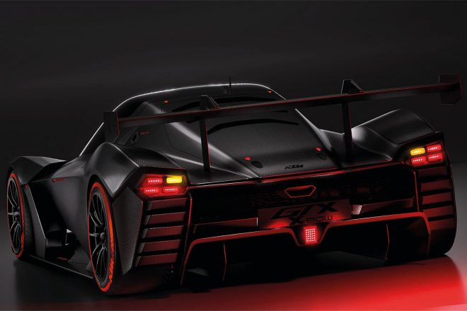 KTMが発表したクロスボウGTXのリヤビュー。エンジンはアウディ製だ。