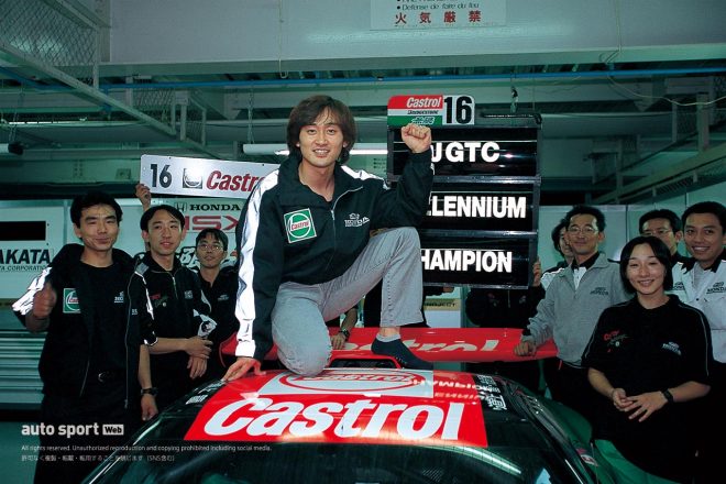 2000年にCastrol無限NSXを駆った道上龍がGT500チャンピオンを獲得。ホンダ勢の初タイトルとなった。