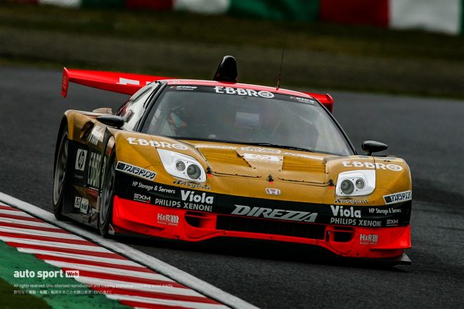 2004年にGT300チャンピオンを獲得したM-TEC NSX