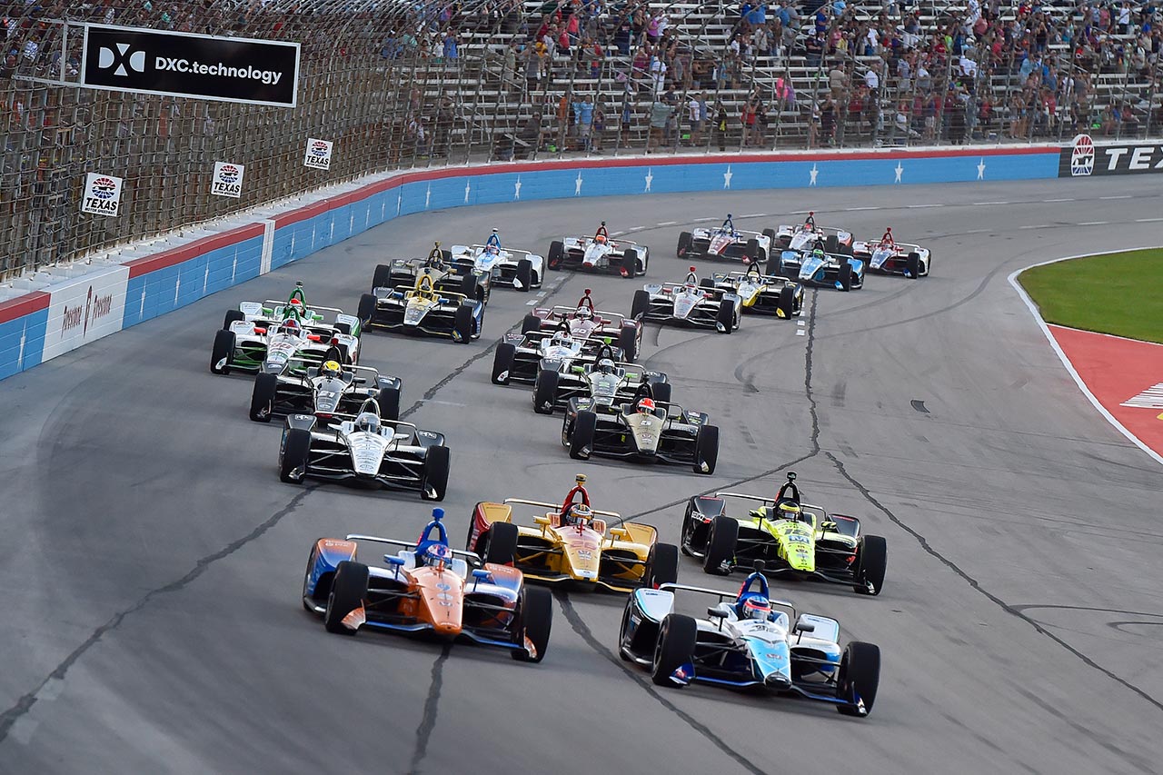 2019年のテキサス・モータースピードウェイでのインディカーの様子