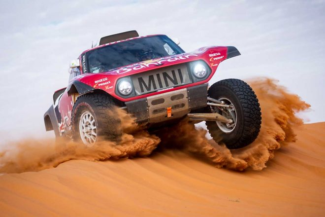 2020年のダカールラリーでカルロス・サインツがドライブしたミニ・ジョン・クーパー・ワークス・バギー