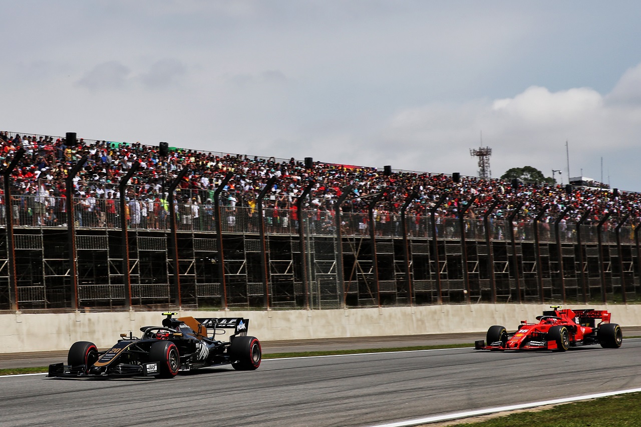 2019年F1ブラジルGP　ケビン・マグヌッセン（ハース）とシャルル・ルクレール（フェラーリ）