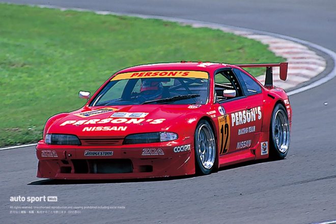 1996年にはGT300にパーソンズシルビアが参戦。本山哲／水野文則／井出有治がドライブした。GT500は『1』を使っていたため、GT300に『12』が参戦する珍しい年。