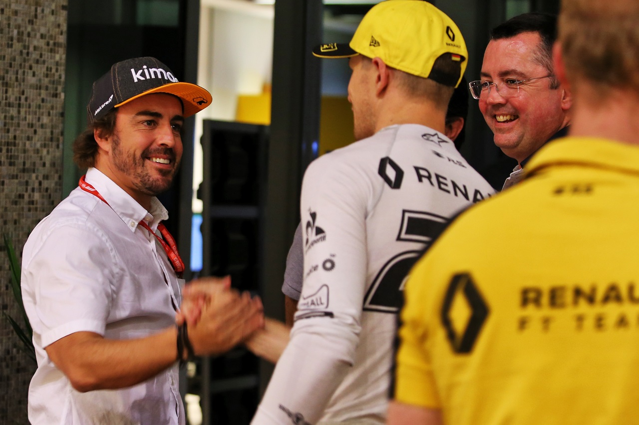 2019年F1アブダビGP　ルノーチームを訪問したフェルナンド・アロンソ