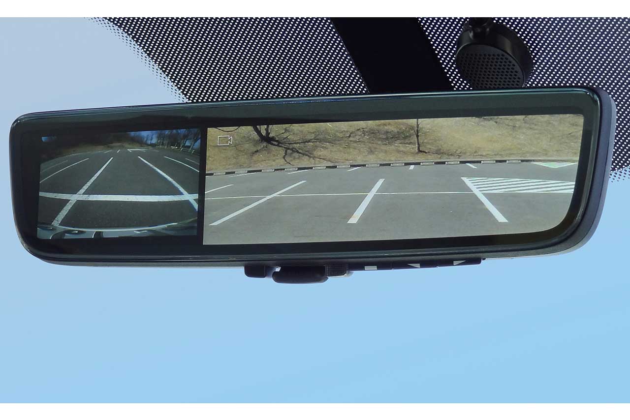 車両後方の映像をフルHD画質で表示できるフルディスプレイミラー