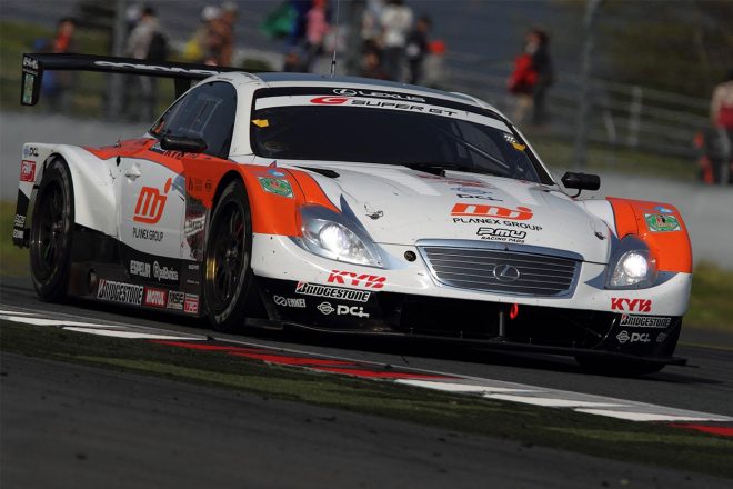 2010年第3戦富士でポールポジションを獲得したMJ KRAFT SC430