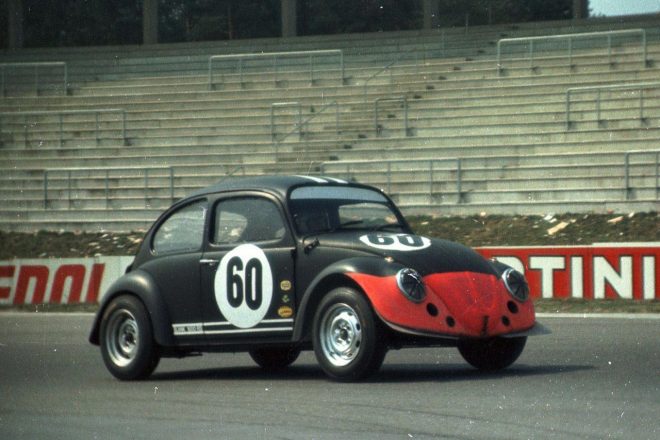 フォルクスワーゲン・ビートルでホッケンハイムを走るペーター・ザウバー