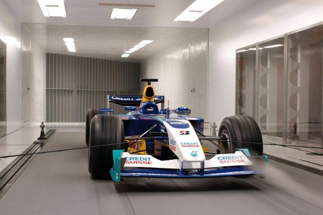 ザウバーが誇る風洞とザウバーC22・ペトロナス