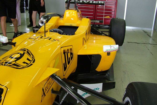 ダラーラの牙城を崩そうとしていたローラは、ウイングミラー取り付け位置を変更して臨んだ