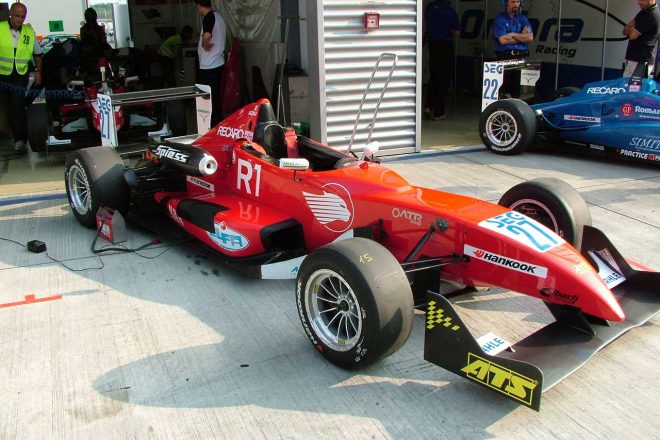 イタリアのコンストラクター、SLCはシャシーを大幅に改良。ボディパッケージも2種類用意する徹底ぶりだった