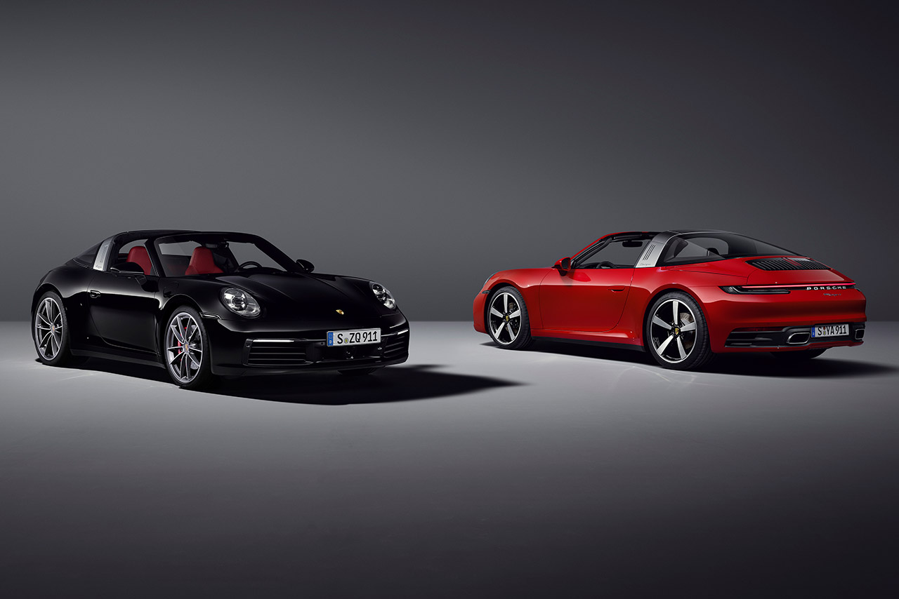 新型ポルシェ911タルガ4（右）とタルガ4S（左）