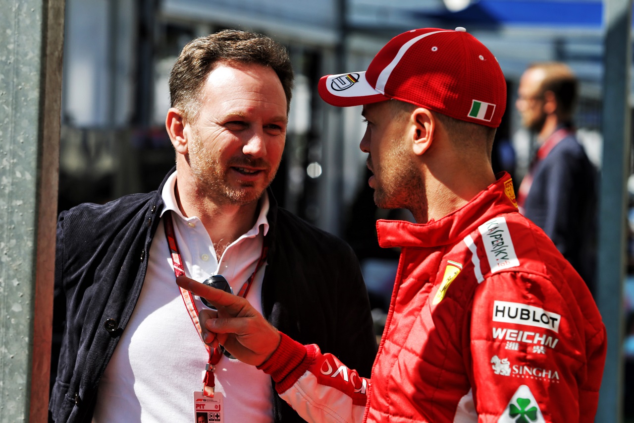 レッドブルF1代表クリスチャン・ホーナーとセバスチャン・ベッテル（フェラーリ）