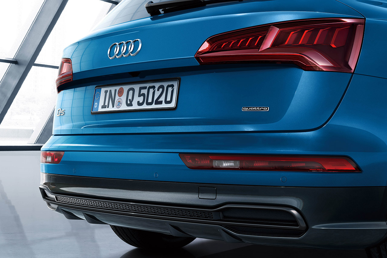 アウディQ5 S line competition：リヤ