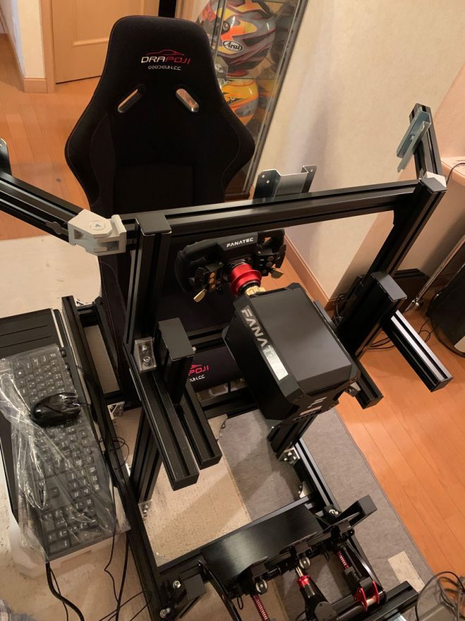 山下が自宅で準備を進めているというシミュレーター環境を撮影してくれた。