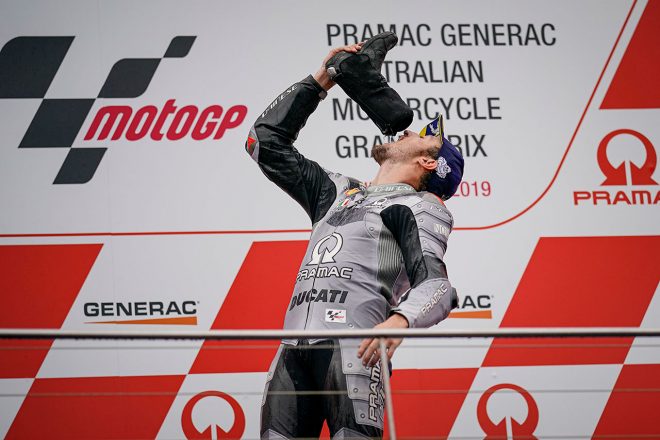 2019MotoGP第17戦オーストラリアGP：シューイを披露するジャック・ミラー（プラマック・レーシング）