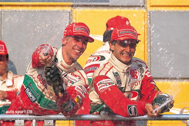 1997年のチャンピオンを獲得したミハエル・クルムとペドロ・デ・ラ・ロサ