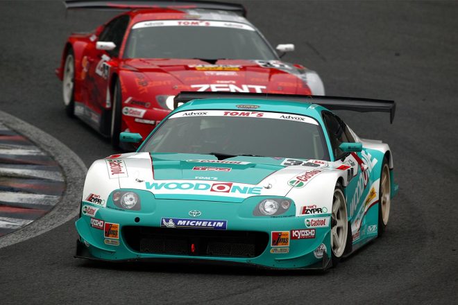 2003年のWOODONEトムススープラとZENTトムススープラ