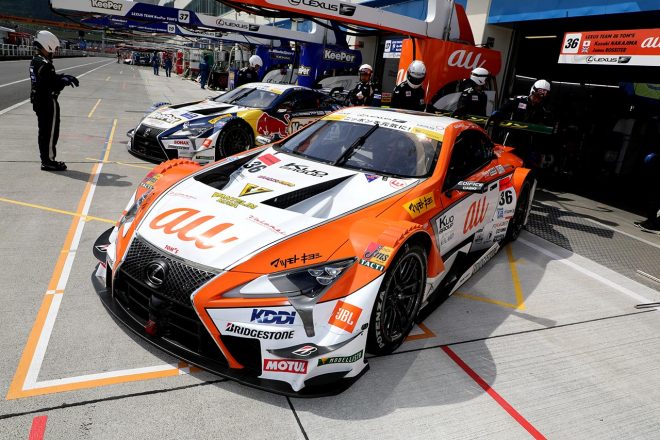 2017年のau TOM'S LC500とKeePer TOM'S LC500