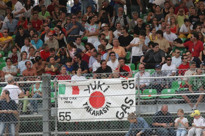 2006年MotoGP250ccクラスを走った高橋裕紀の横断幕