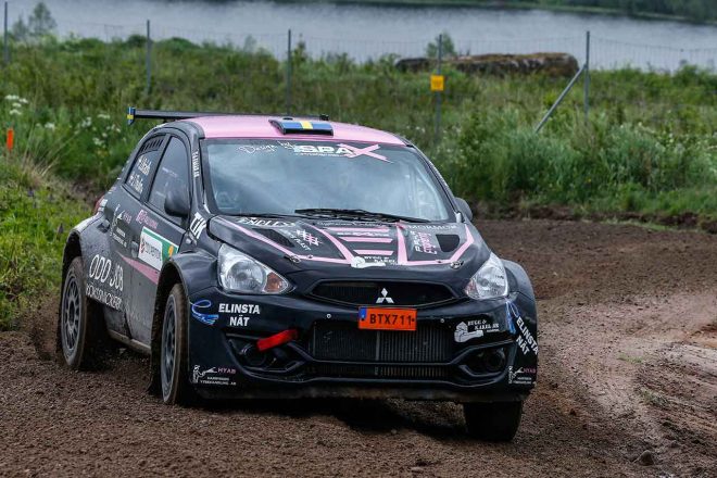 唯一の女性ドライバーとしてラリー・スウェーデン・ロックダウンに出場したヨンア・イーソン・ブローテのミツビシ・ミラージュ